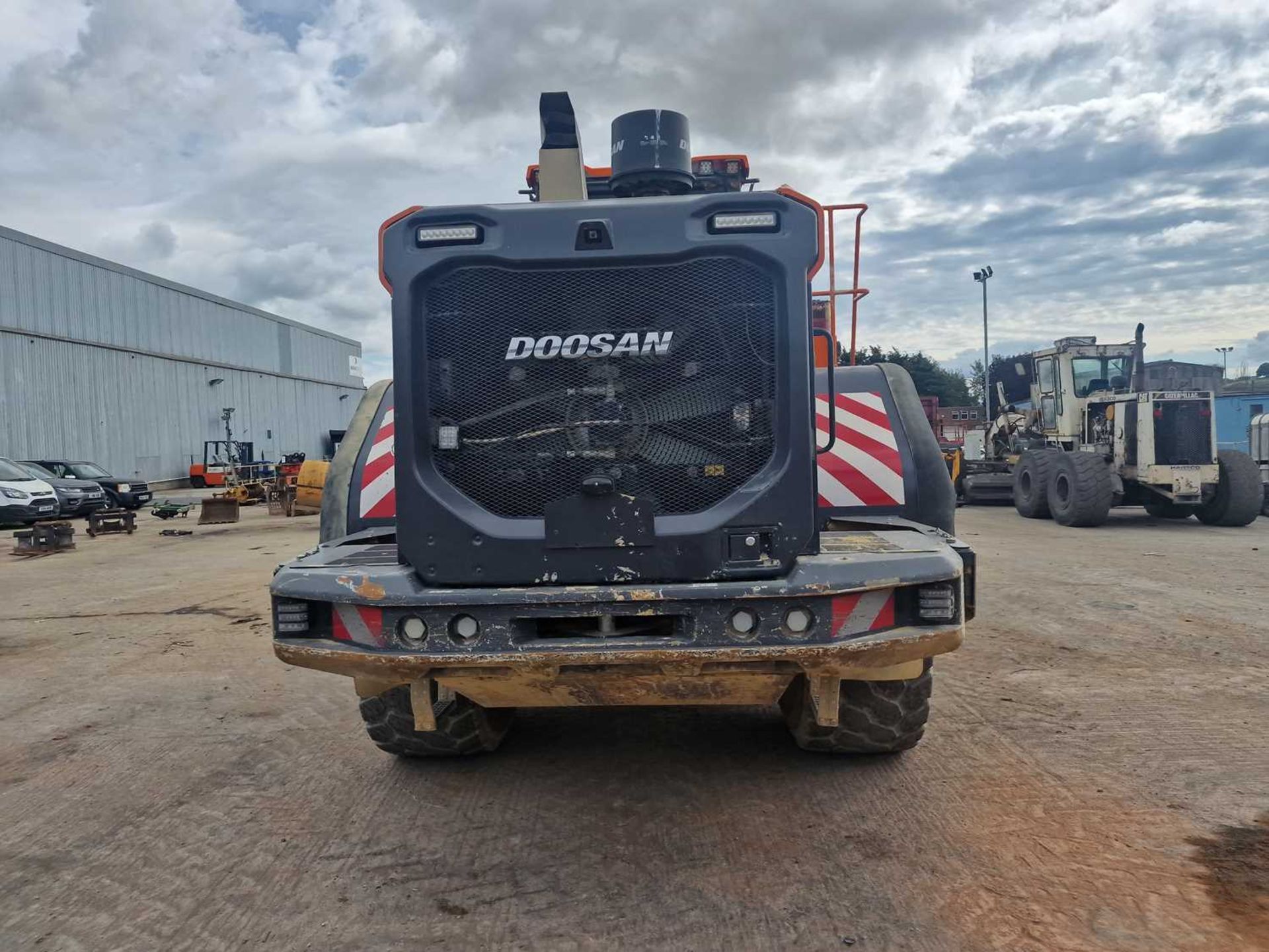 2021 Doosan DL420-7 Wheeled Loader, Reverse Camera, Joystick Controls, Auto Lube, WLI, A/C - Image 4 of 54