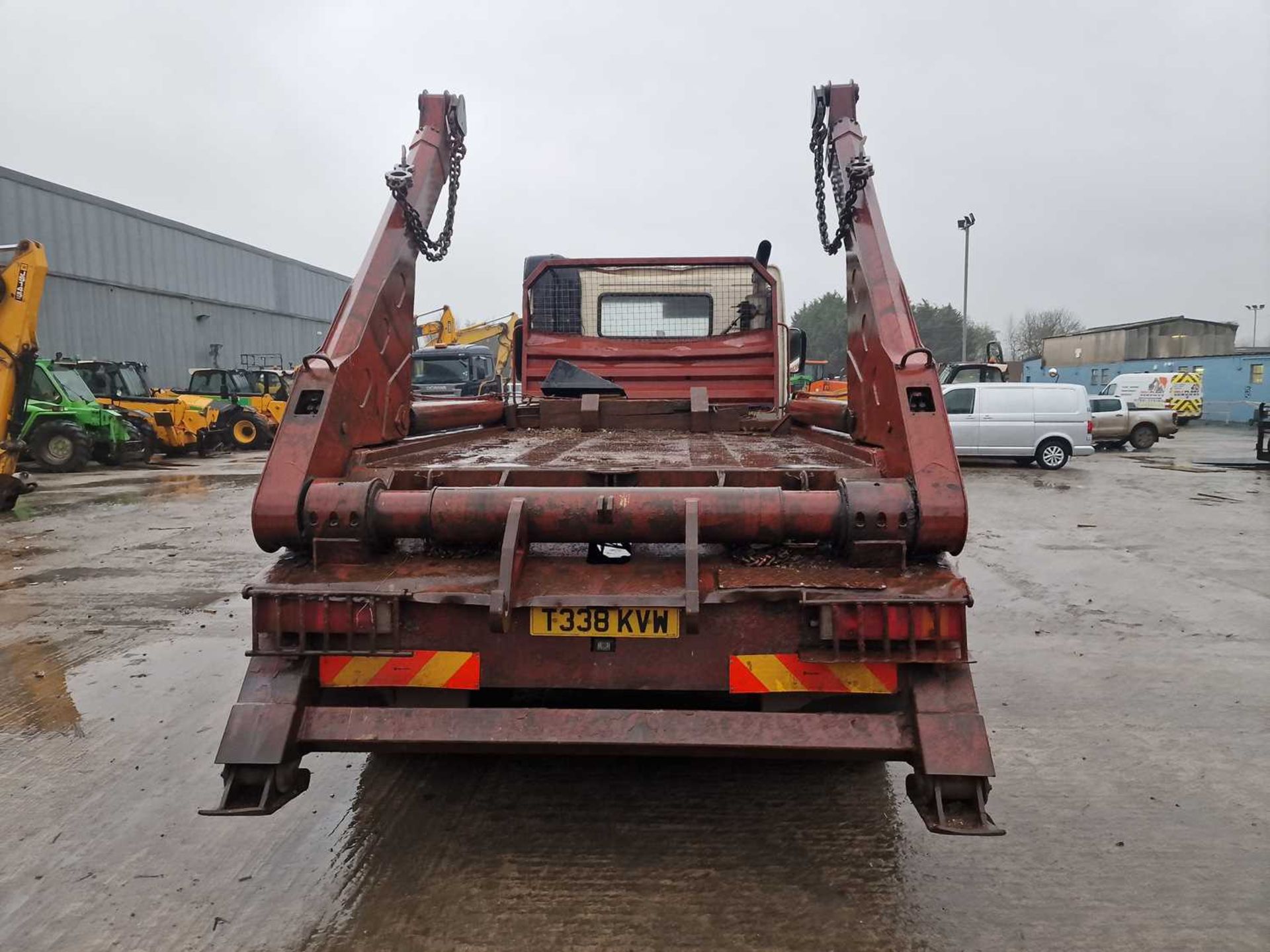 1999 Volvo FM7-290 6x2 Skip Loader Lorry, Extendable Arms, Reverse Camera, Manual Gear Box, A/C (Reg - Image 5 of 24