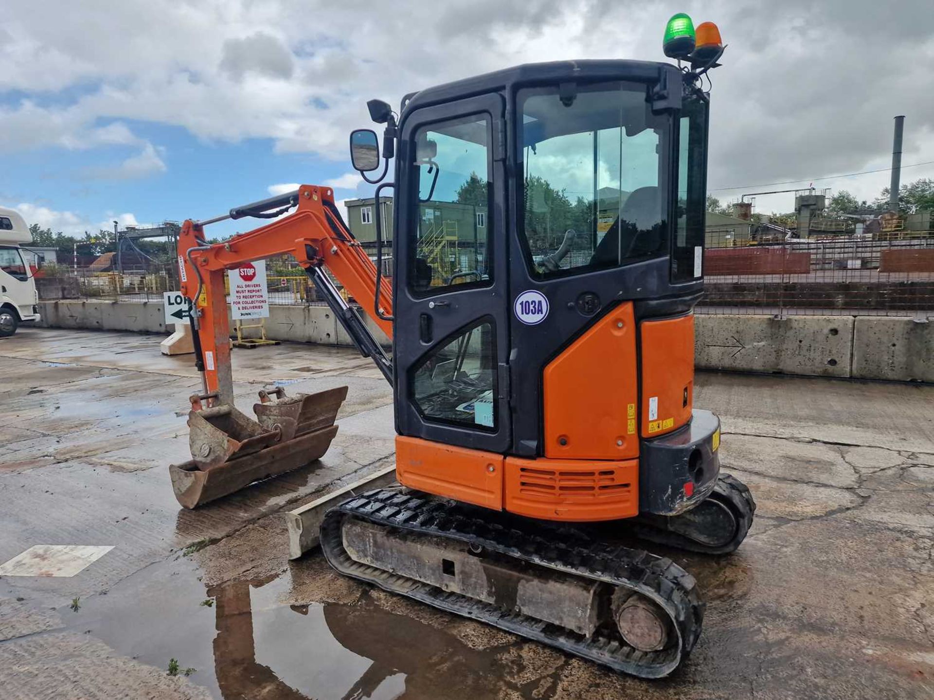 2018 Hitachi ZX26U-5A CR, Rubber Tracks, Blade, Offset, Whites Manual QH, Piped, 48", 18", 12" Bucke - Image 3 of 35