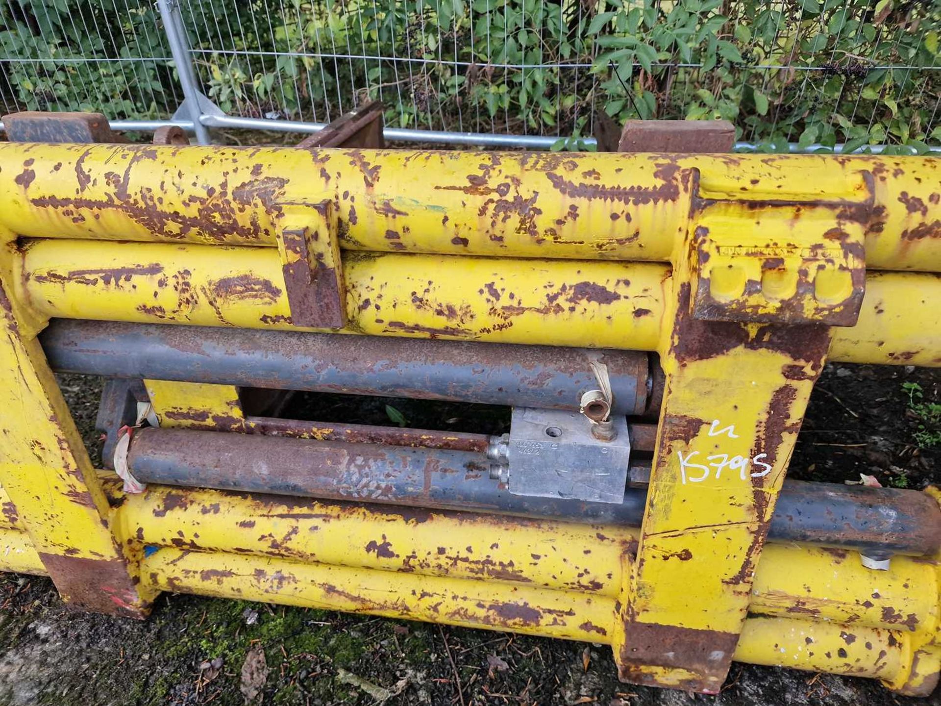 Hydraulic Bale Grab to suit Forklift - Image 5 of 6