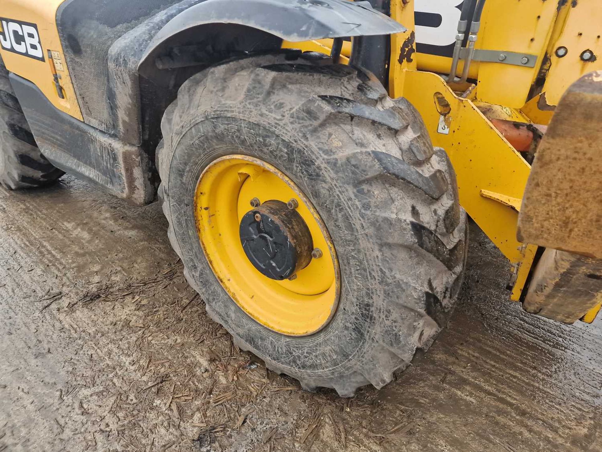 2015 JCB 540-140 Turbo Powershift Telehandler, Sway, Reverse Camera, WLI, Forks (EPA Compliant) - Image 9 of 48