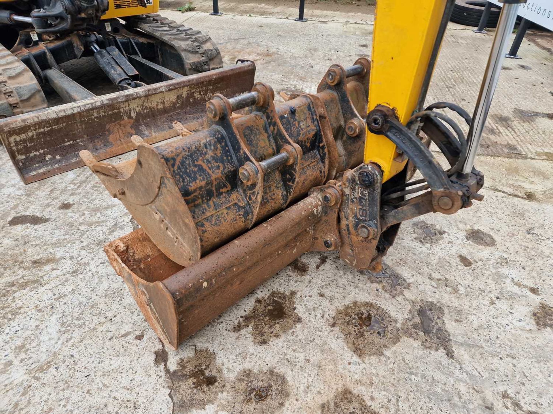 2017 JCB 57C-1 Rubber Tracks, Blade, Offset, JCB Hydraulic QH, Piped, 72", 30", 18" Bucket - Image 47 of 76