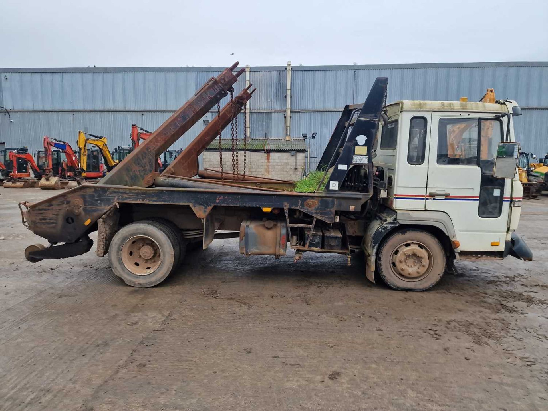 2002 Volvo 4x2 Skip Loader Lorry, Extendable Arms, Webb Gear, Manual Gear Box (Reg. Docs Available) - Image 7 of 19