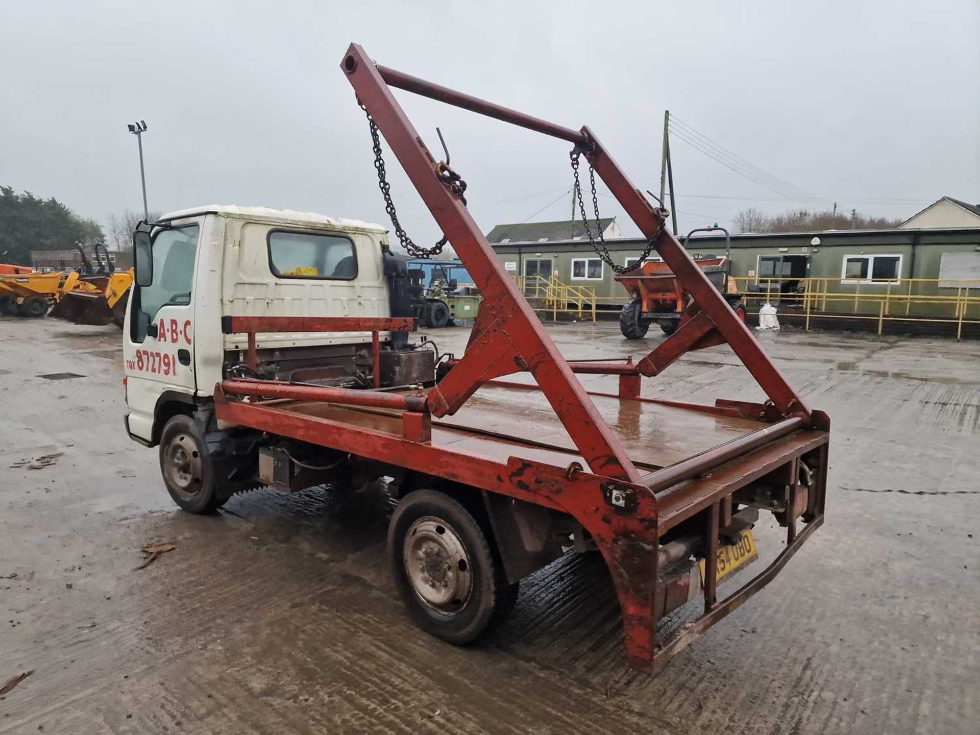 2005 Isuzu NKR 4x2 Skip Loader Lorry, Manual Gear Box (Reg. Docs. Available) - Image 4 of 21