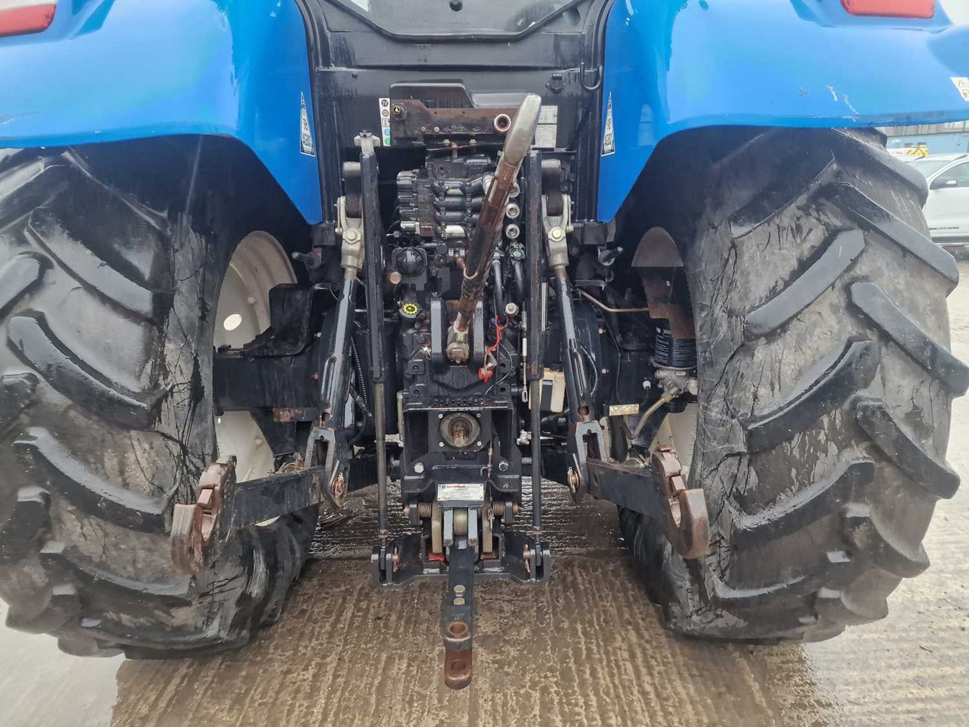 2013 New Holland T7.210 4WD Tractor, Front Suspension, Cab Suspension, Air Brakes, 3 Spool Valves, P - Image 10 of 27