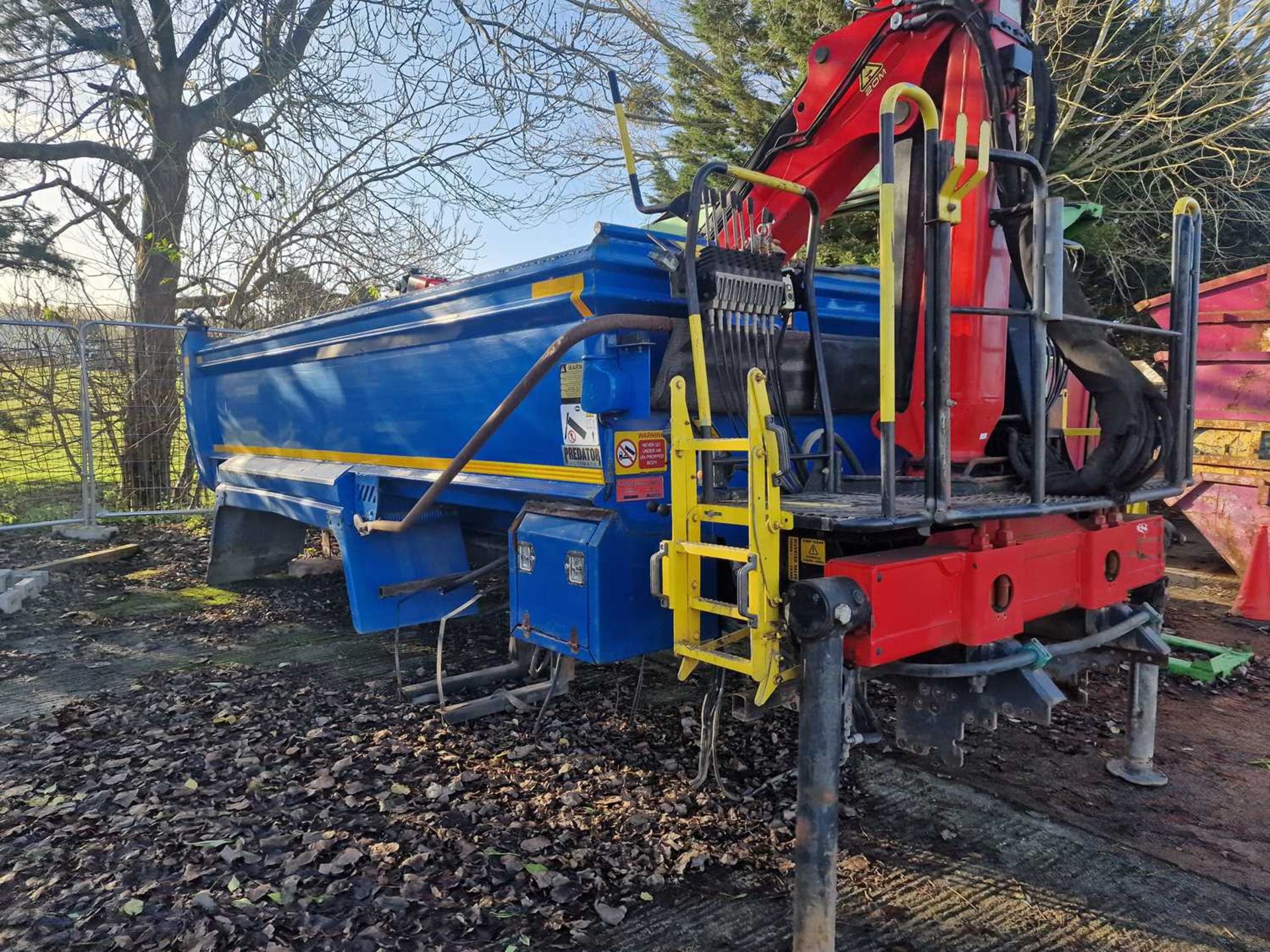 2017 ABBA Predator Ultimate Tipping Body with Epsilon M125L Classic Crane, Clam Shell Bucket - Image 4 of 13