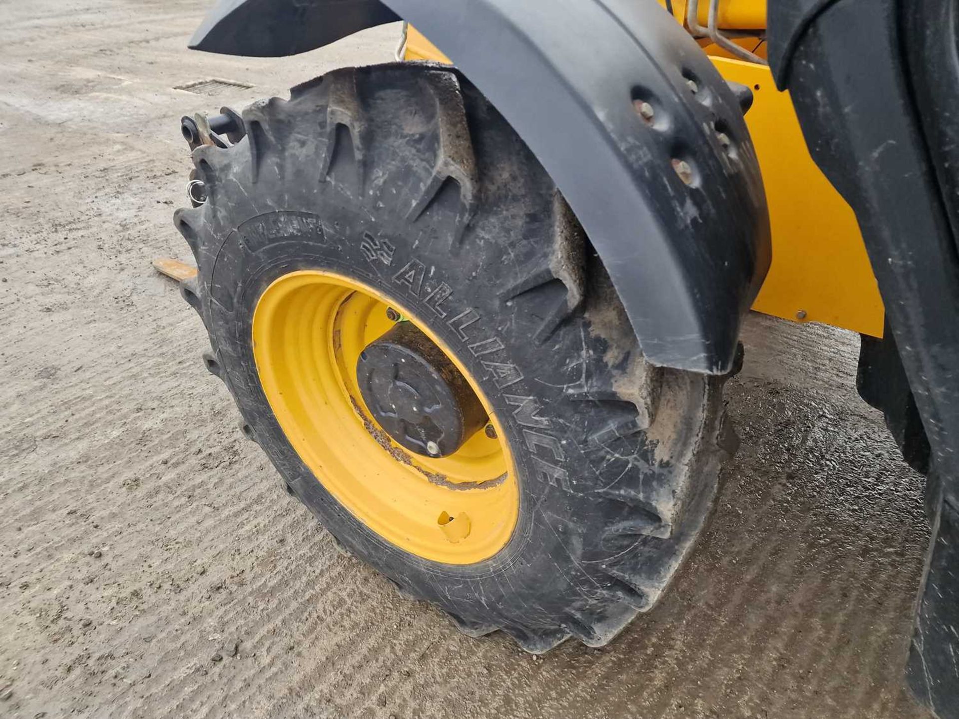 2015 JCB 535-95 Turbo Powershift Telehandler, Reverse Camera, WLI, Forks (EPA Compliant) - Image 17 of 24