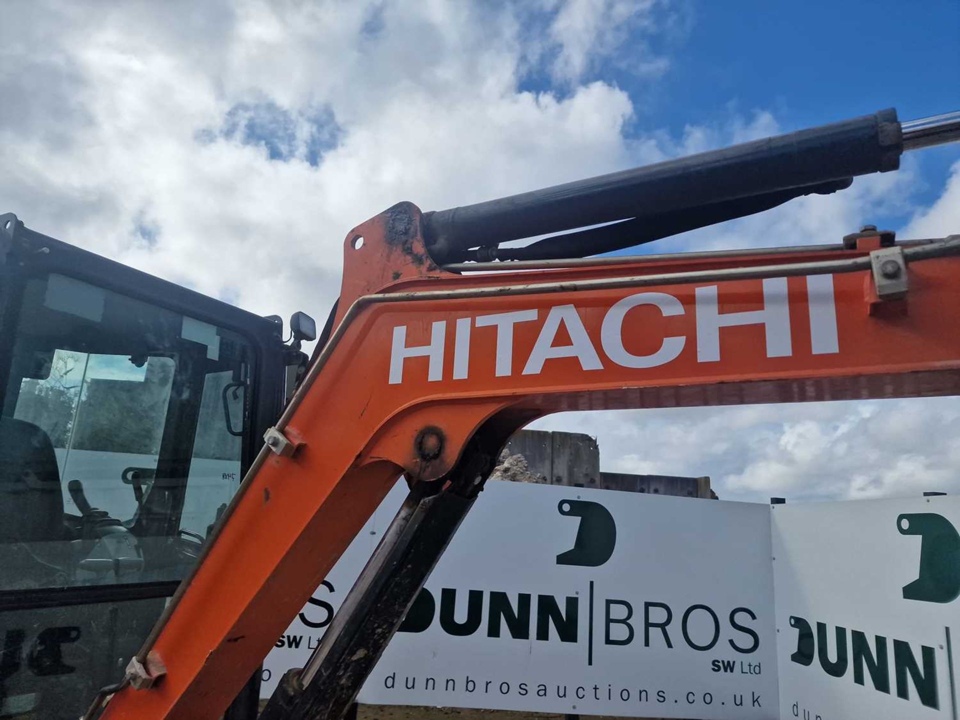 2019 Hitachi ZX26U-6 Rubber Tracks, Blade, Offset, Whites Manual QH, Piped - Image 11 of 64