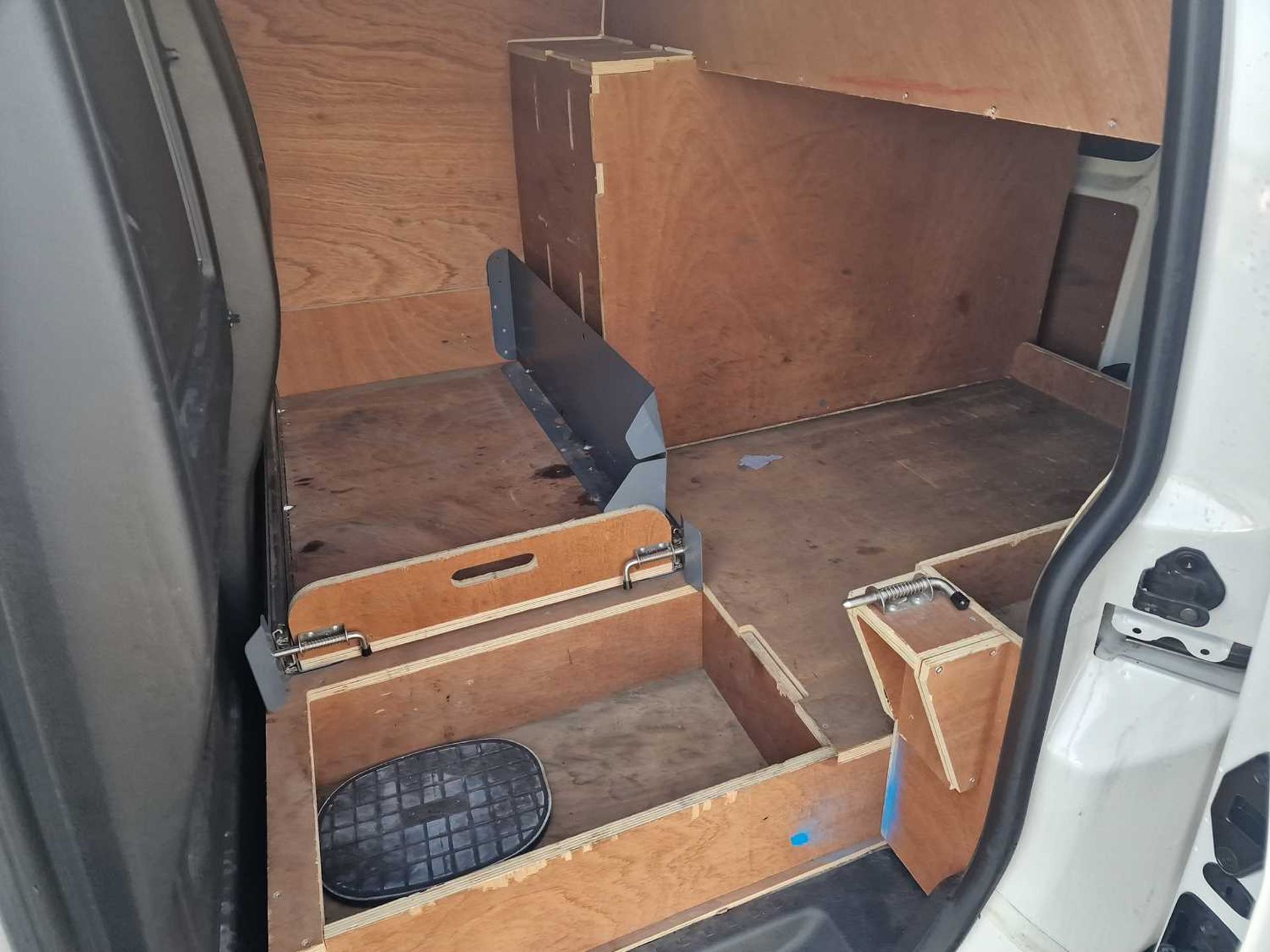 Volkswagen Caddy Life 5 Speed Van, Side Door, Bluetooth, Shelving (Reg. Docs Available, Tested 03/24 - Image 11 of 24