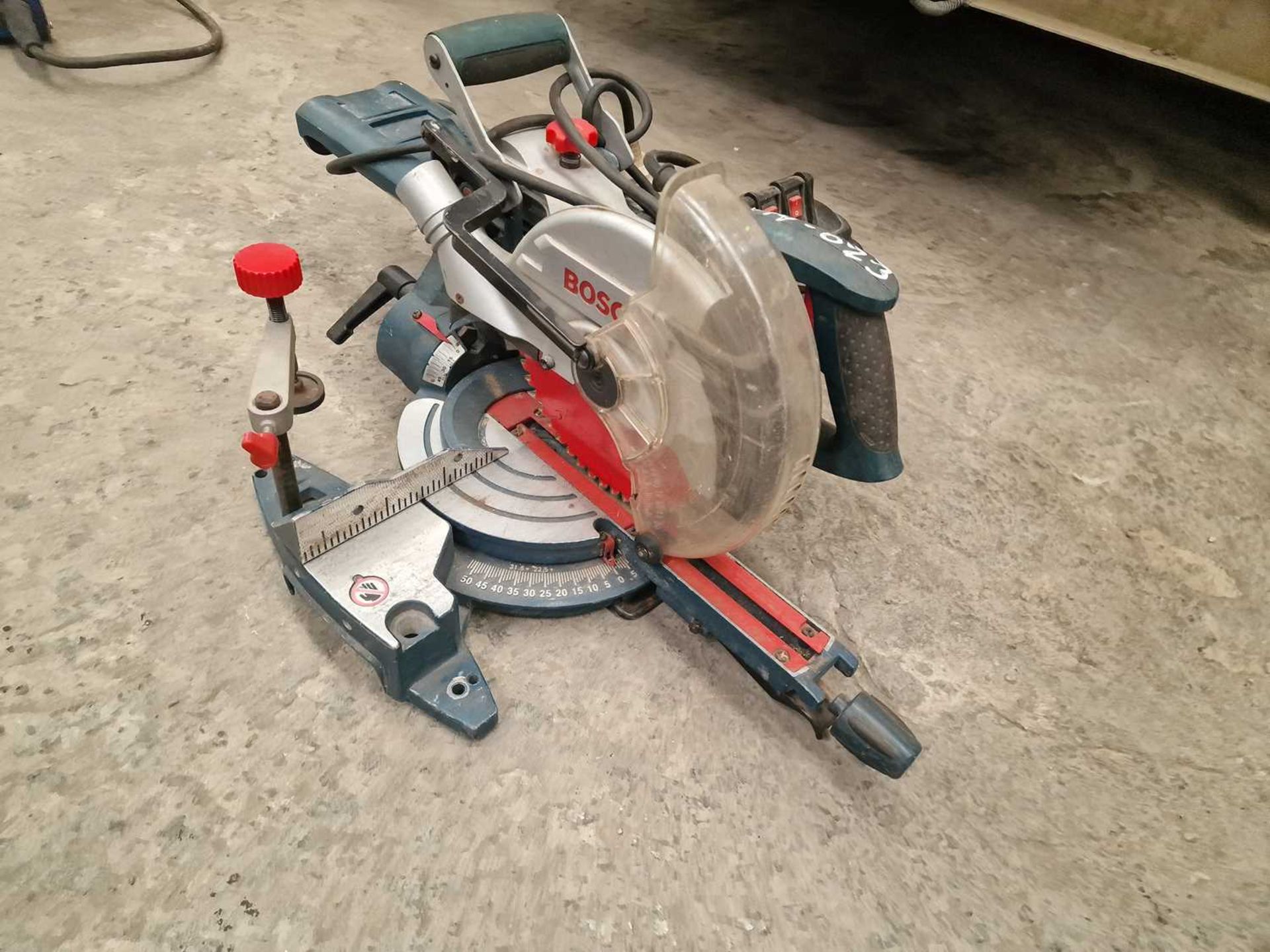 Bosch 110Volt Mitre Saw - Image 4 of 4