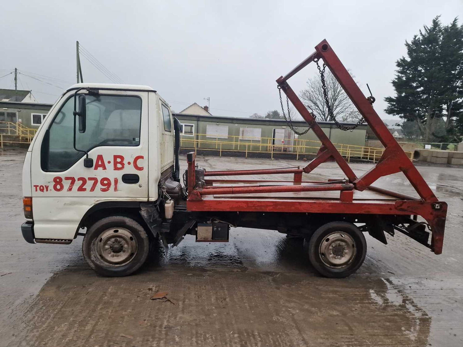 2005 Isuzu NKR 4x2 Skip Loader Lorry, Manual Gear Box (Reg. Docs. Available) - Image 3 of 21