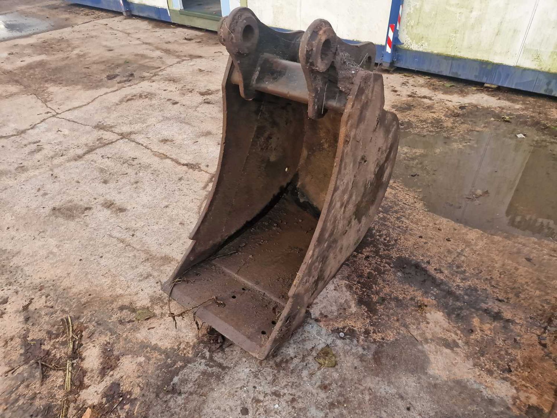 24" Digging Bucket 65mm Pin to suit 13 Ton Excavator