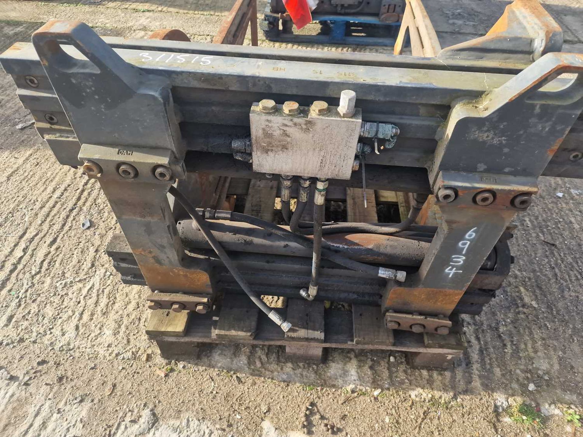 Hydraulic Bale Clamp to suit Forklift - Image 6 of 6