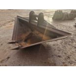 V Bucket 80mm Pin to suit 20 Ton Excavator