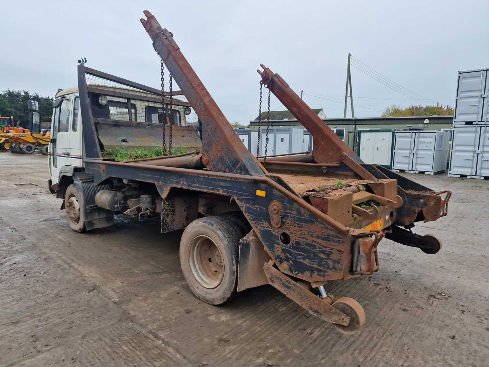 2002 Volvo 4x2 Skip Loader Lorry, Extendable Arms, Webb Gear, Manual Gear Box (Reg. Docs Available) - Image 4 of 19