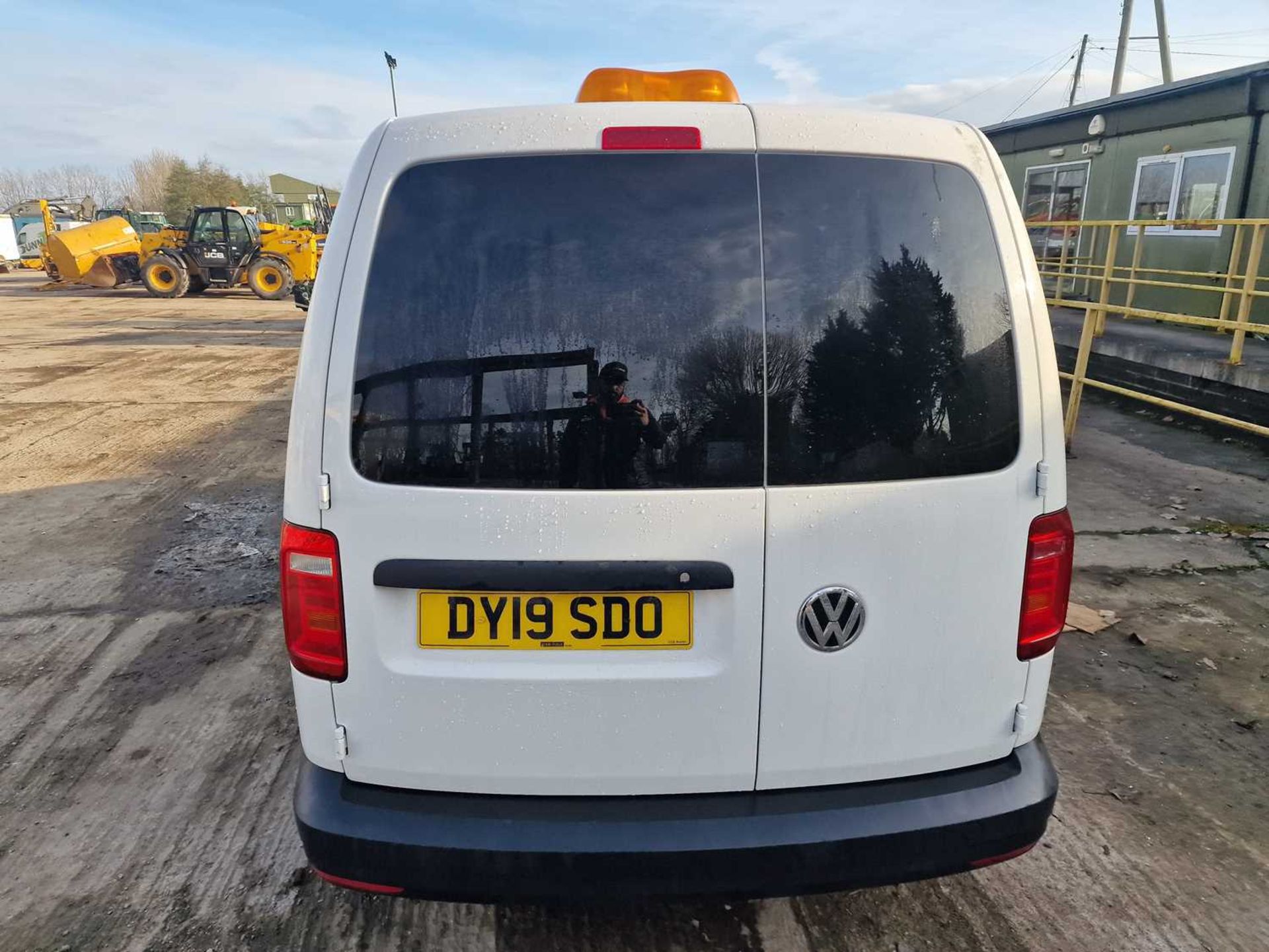 Volkswagen Caddy Life 5 Speed Van, Side Door, Bluetooth, Shelving (Reg. Docs Available, Tested 03/24 - Image 4 of 24