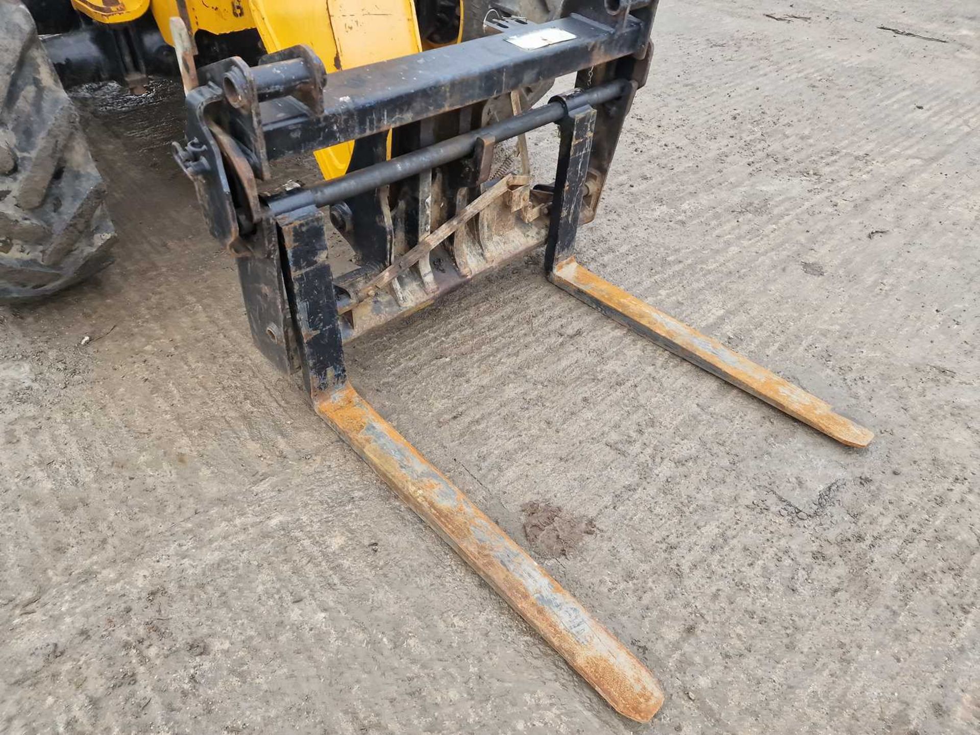 2015 JCB 535-95 Turbo Powershift Telehandler, Reverse Camera, WLI, Forks (EPA Compliant) - Image 8 of 24