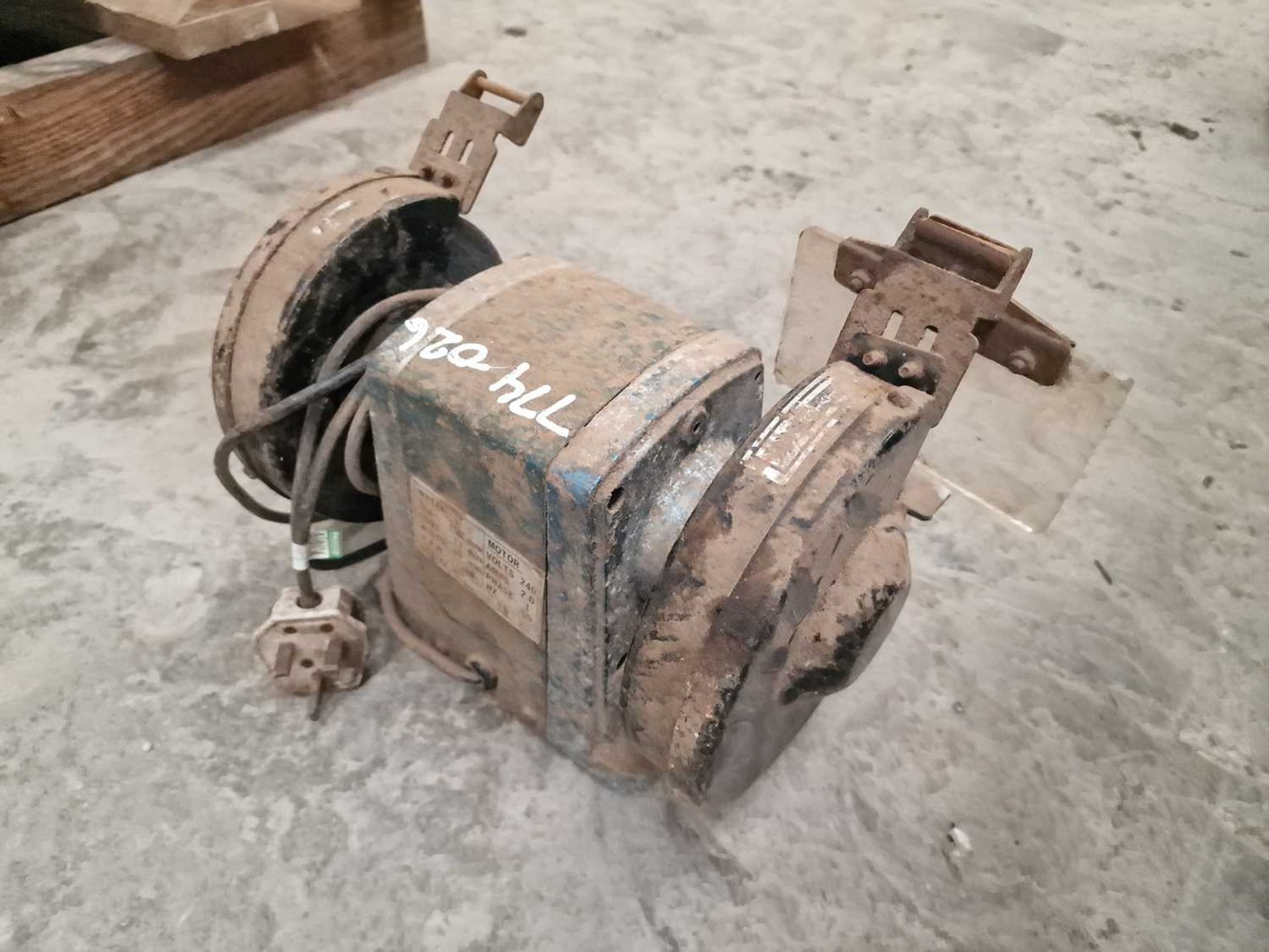 Clarke 240Volt Bench Grinder - Image 2 of 2