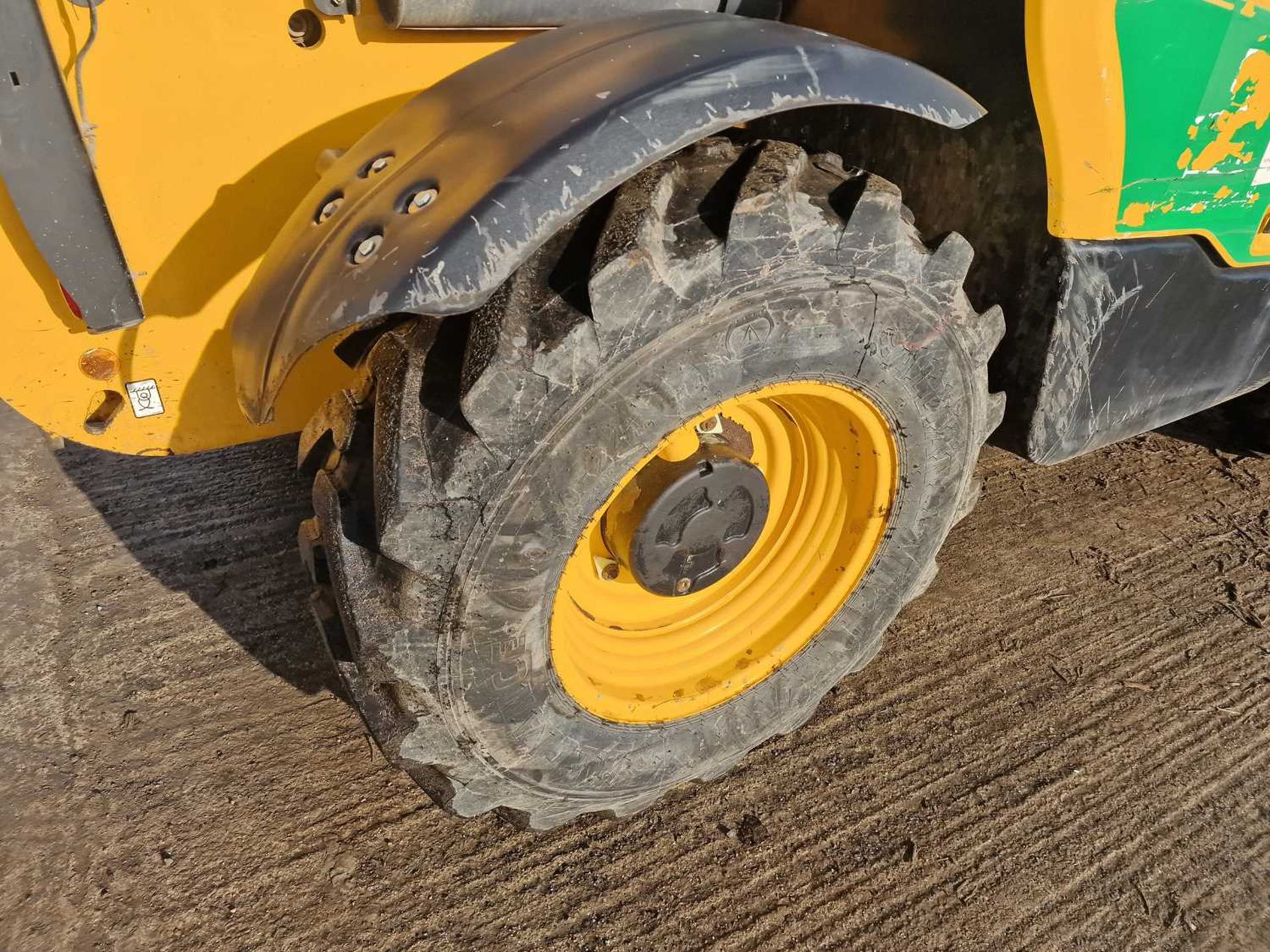 2016 JCB 535-95 Turbo Powershift Telehandler, Reverse Camera, WLI, Forks (EPA Compliant) - Image 15 of 25