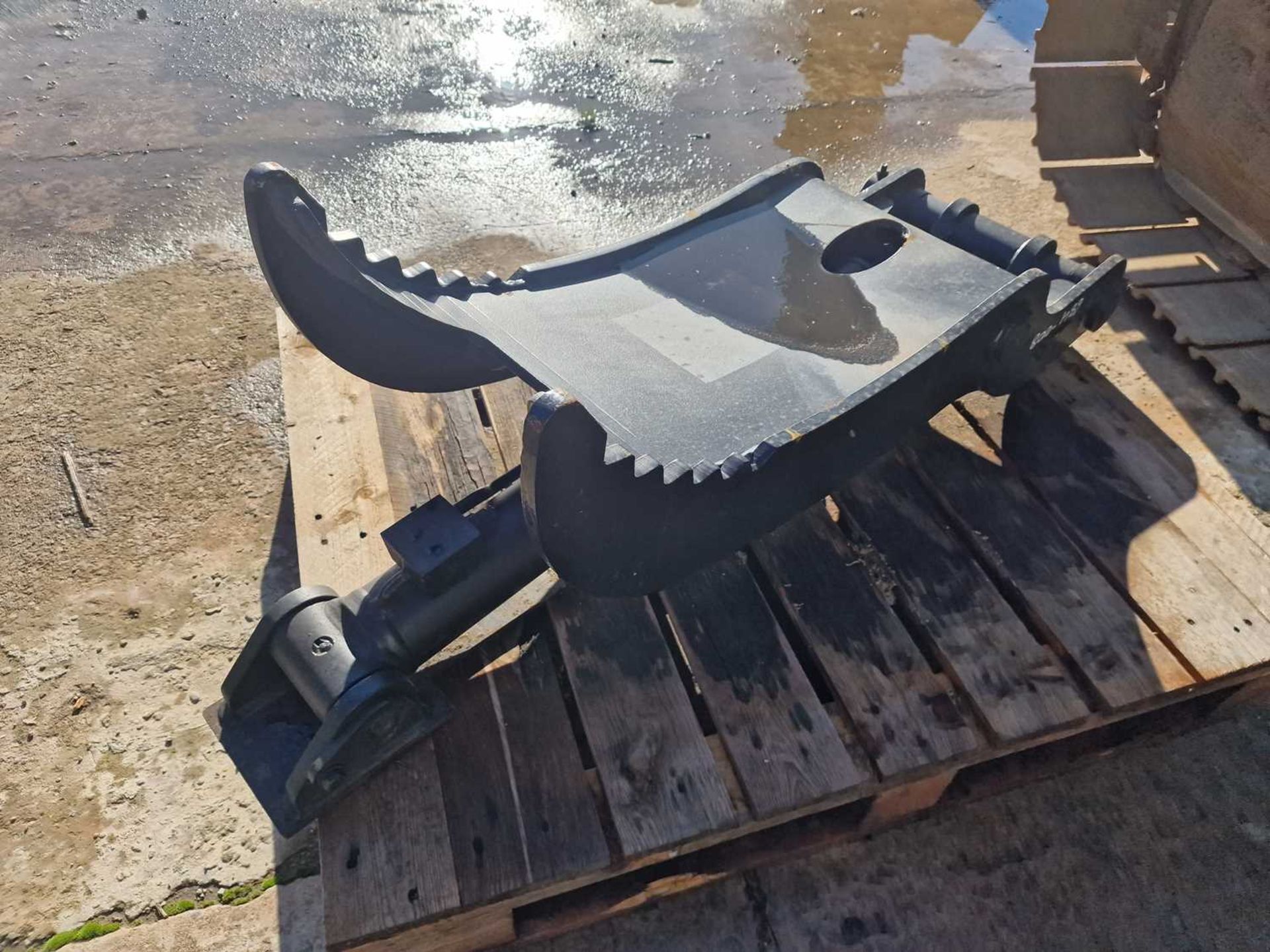 Unused Hydraulic Excavator Thumb to suit 7-10 Ton Excavator