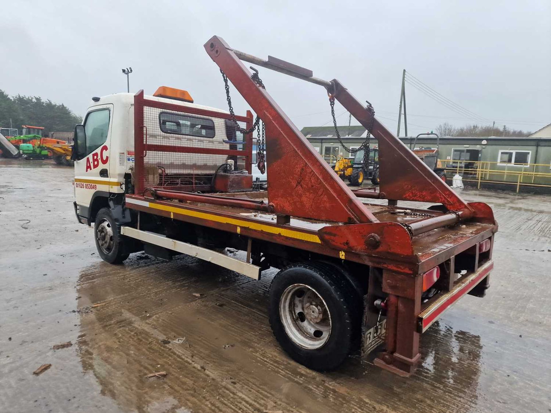 2011 Mitsubishi Fuso 4x2 Skip Loader Lorry, Reverse Camera, Manual Gear Box (Reg. Docs. Available) - Image 4 of 21