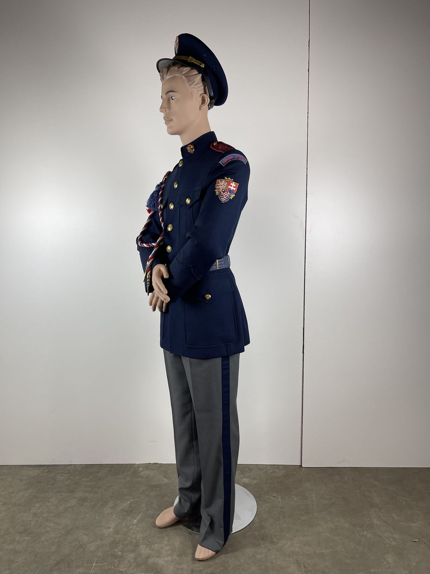 Czezh Presidential Palace Guard of Honor Uniform with Mannequin - Bild 2 aus 13