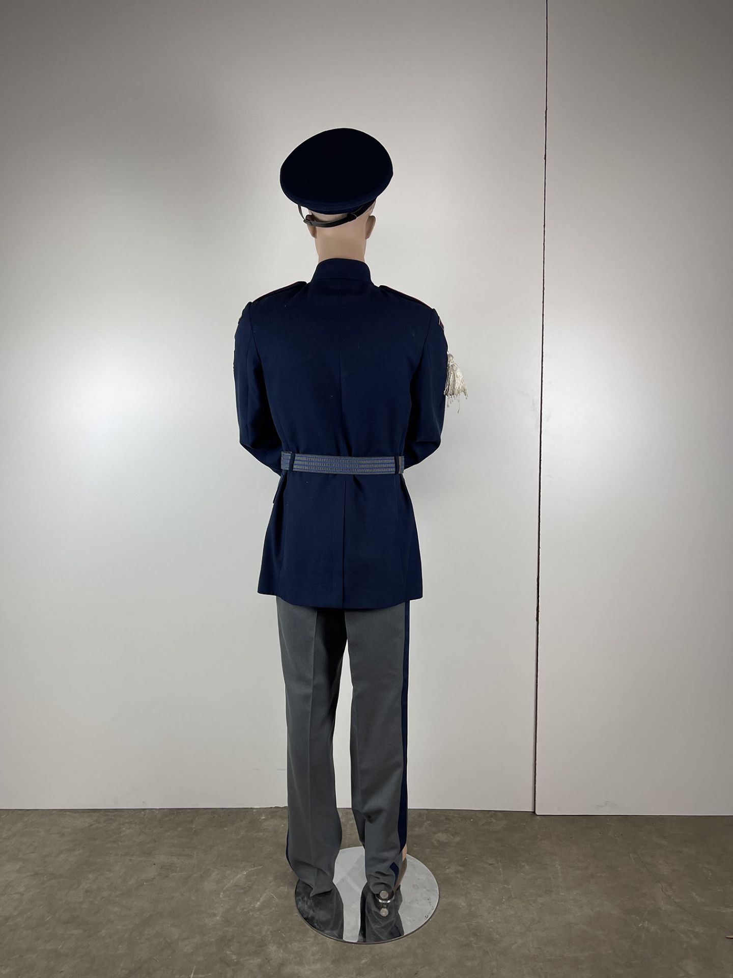 Czezh Presidential Palace Guard of Honor Uniform with Mannequin - Bild 5 aus 13