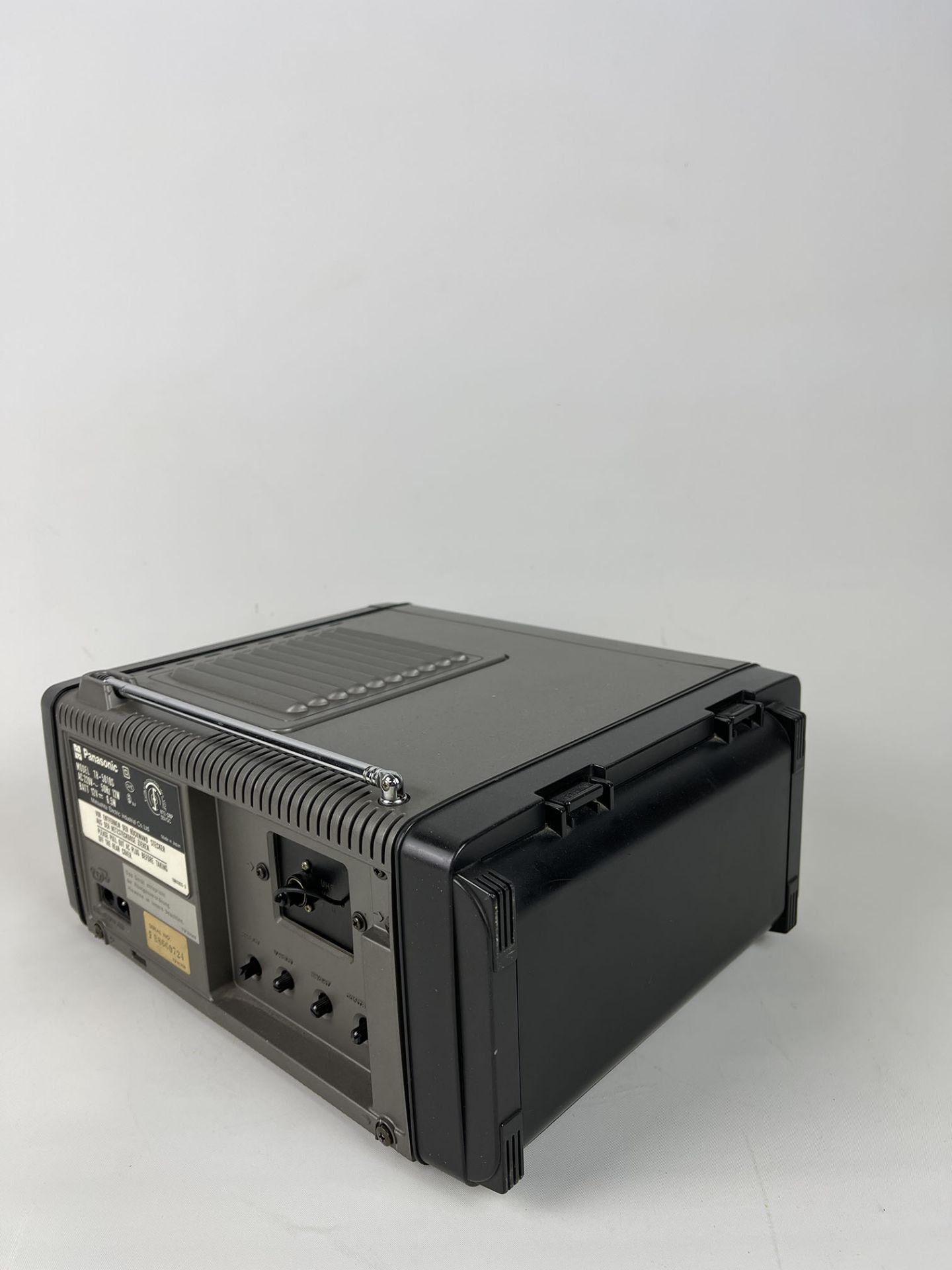 Panasonic TR-5010S Portable B&W TV & Radio, ca. 1978, Japan - Image 6 of 15