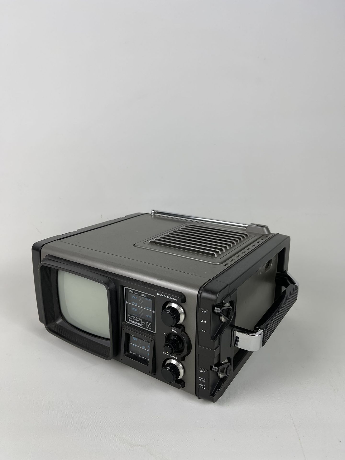 Panasonic TR-5010S Portable B&W TV & Radio, ca. 1978, Japan - Image 2 of 15