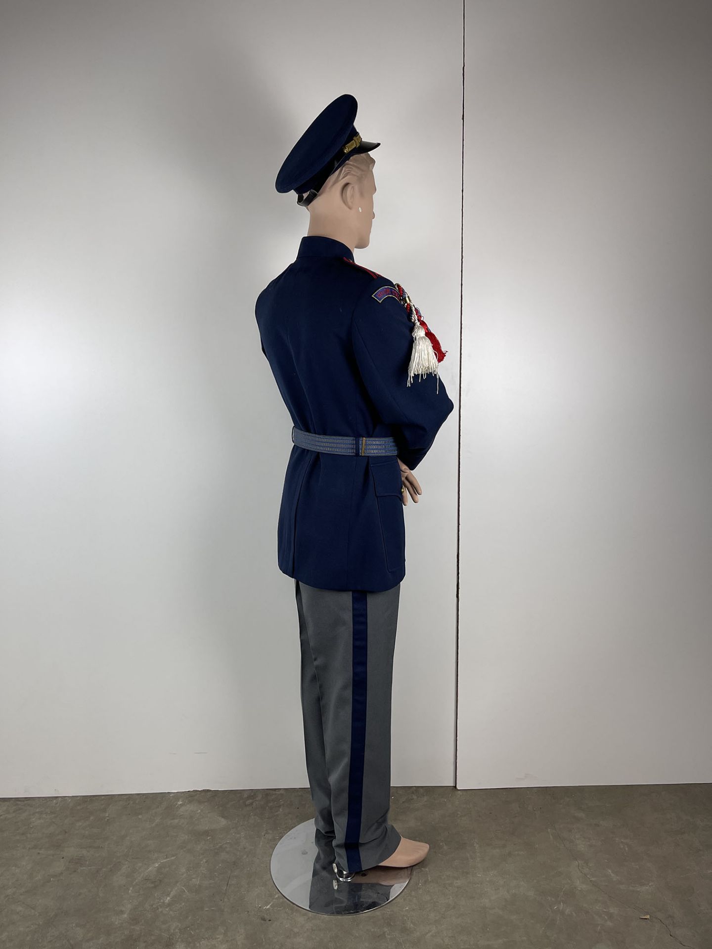 Czezh Presidential Palace Guard of Honor Uniform with Mannequin - Bild 6 aus 13