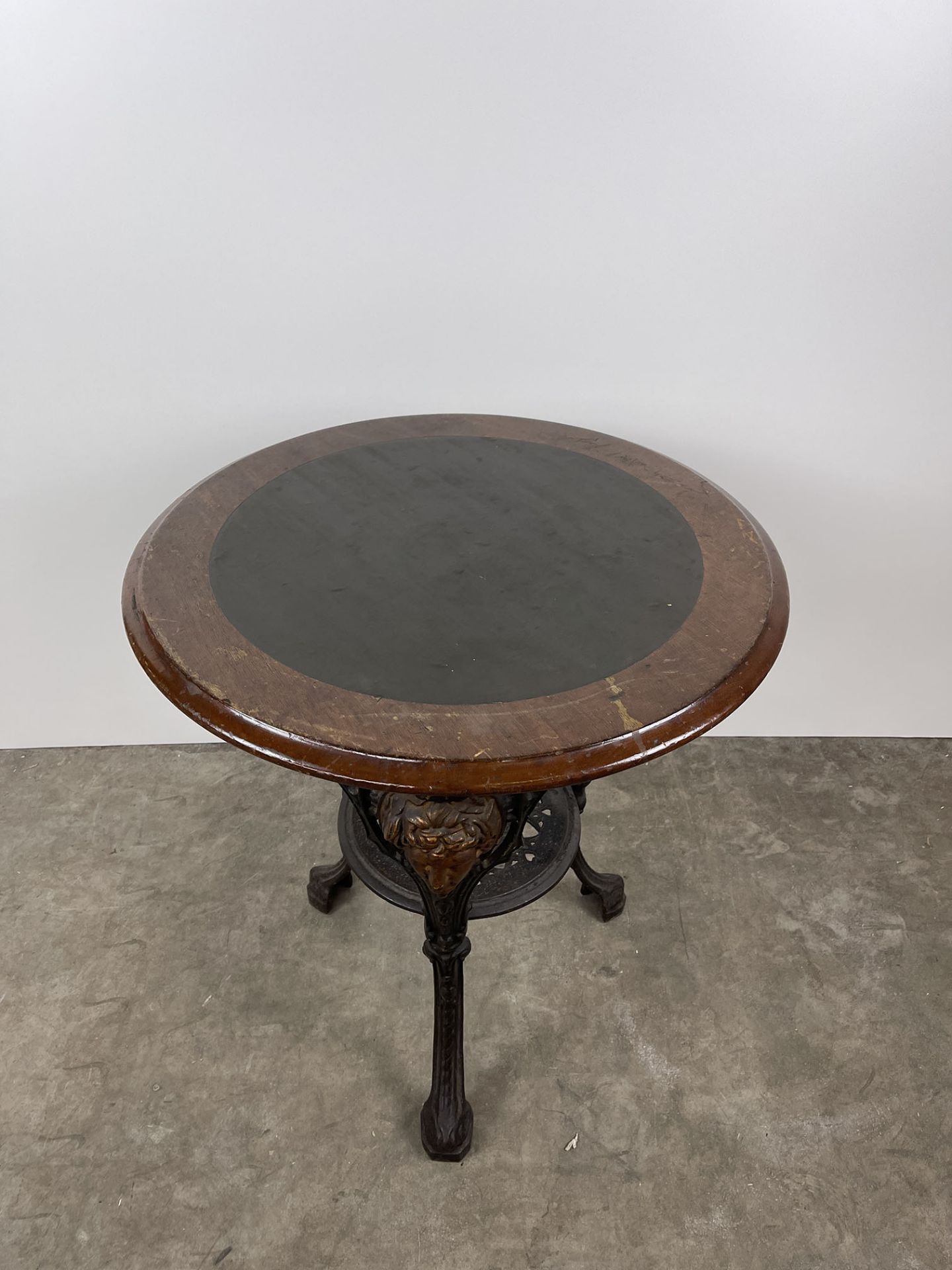 Vintage Round 3 Legged English Pub Table - Bild 3 aus 4