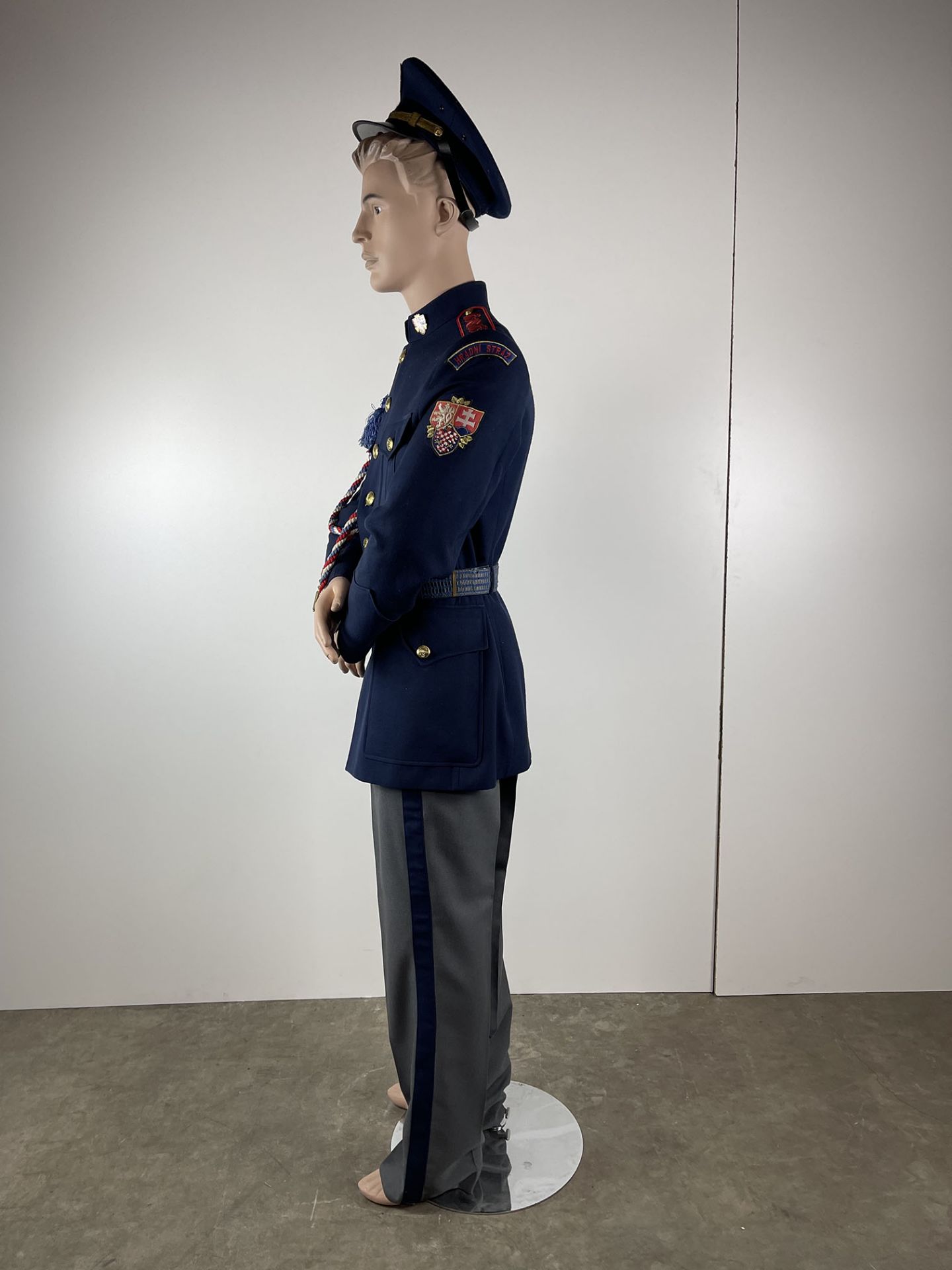 Czezh Presidential Palace Guard of Honor Uniform with Mannequin - Bild 3 aus 13