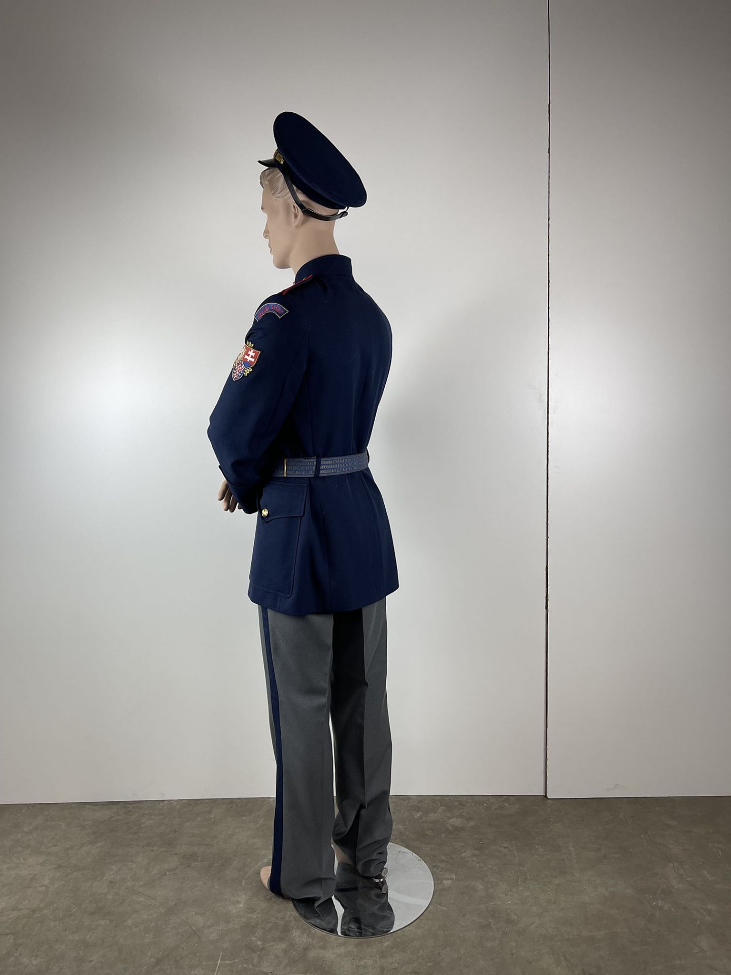 Czezh Presidential Palace Guard of Honor Uniform with Mannequin - Bild 4 aus 13