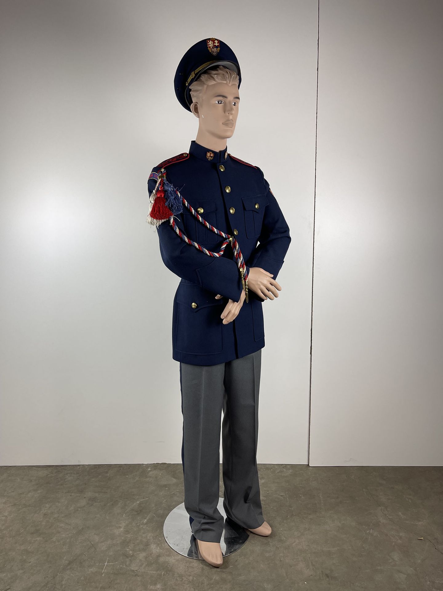 Czezh Presidential Palace Guard of Honor Uniform with Mannequin - Bild 8 aus 13