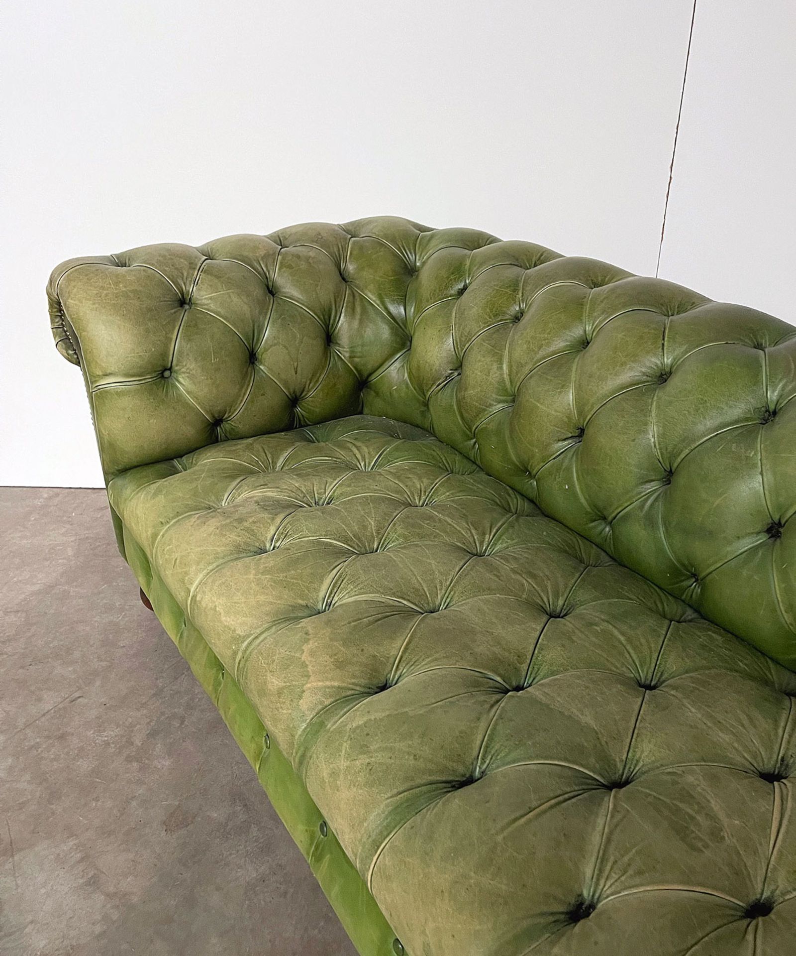 Green Leather Chesterfield Sofa - Bild 9 aus 10