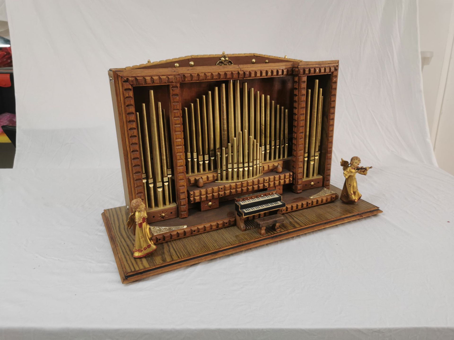 Pipe Organ Scale Model with Sabr RCR 740 Radio - Bild 10 aus 11