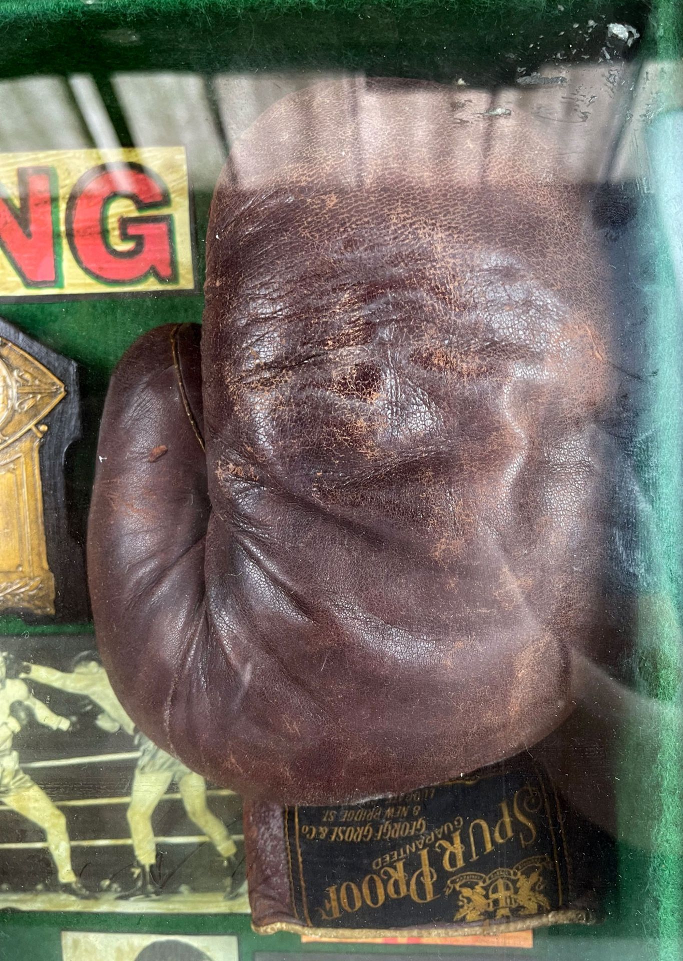 1955-1960 Boxing Memorabilia Shadow Box with Gloves - Bild 3 aus 5