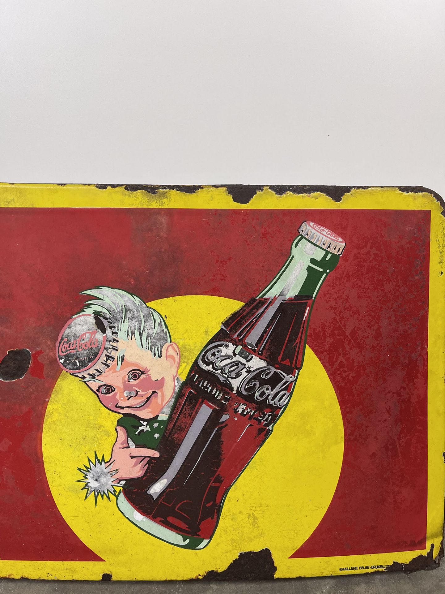 Vintage Belgian Coca-Cola Enamel Sign Featuring Coca-Cola Sprite Boy - Bild 6 aus 7