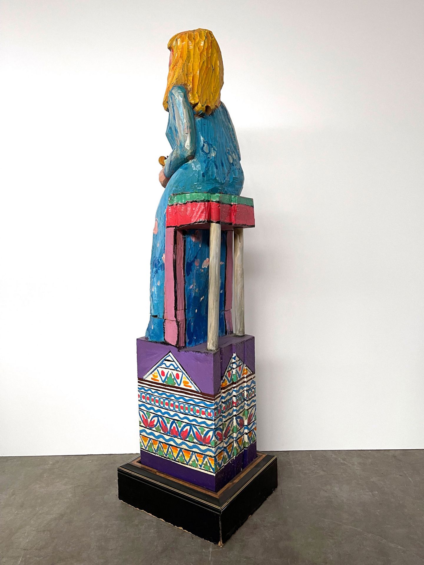 Wooden Statue Depicting a Woman on a Chair with Cocktail - Image 6 of 10