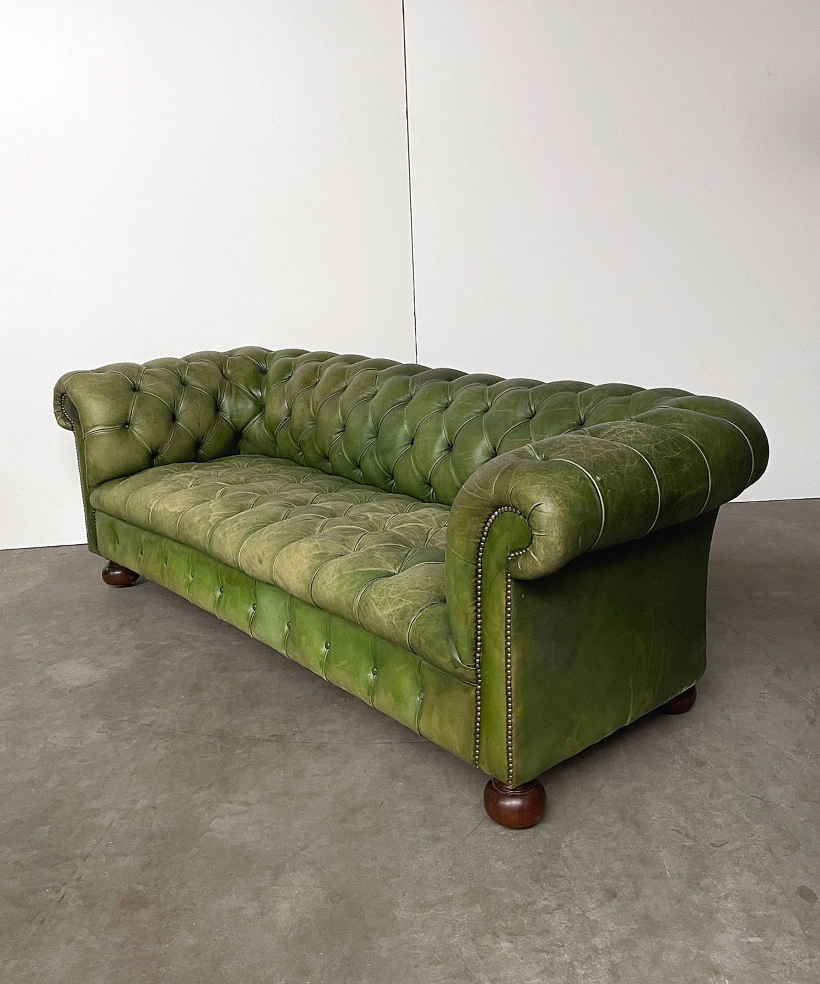 Green Leather Chesterfield Sofa - Bild 8 aus 10