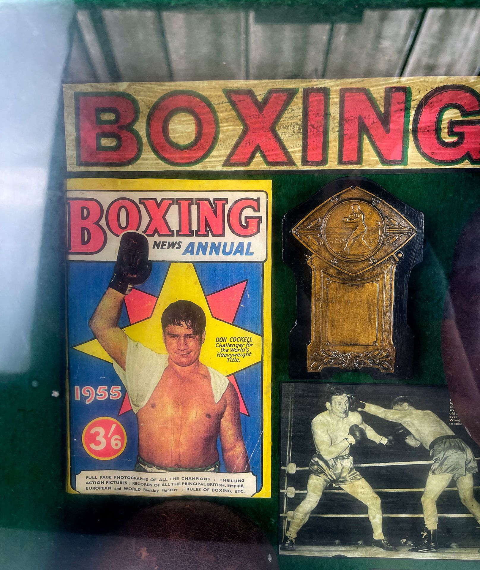 1955-1960 Boxing Memorabilia Shadow Box with Gloves - Bild 4 aus 5