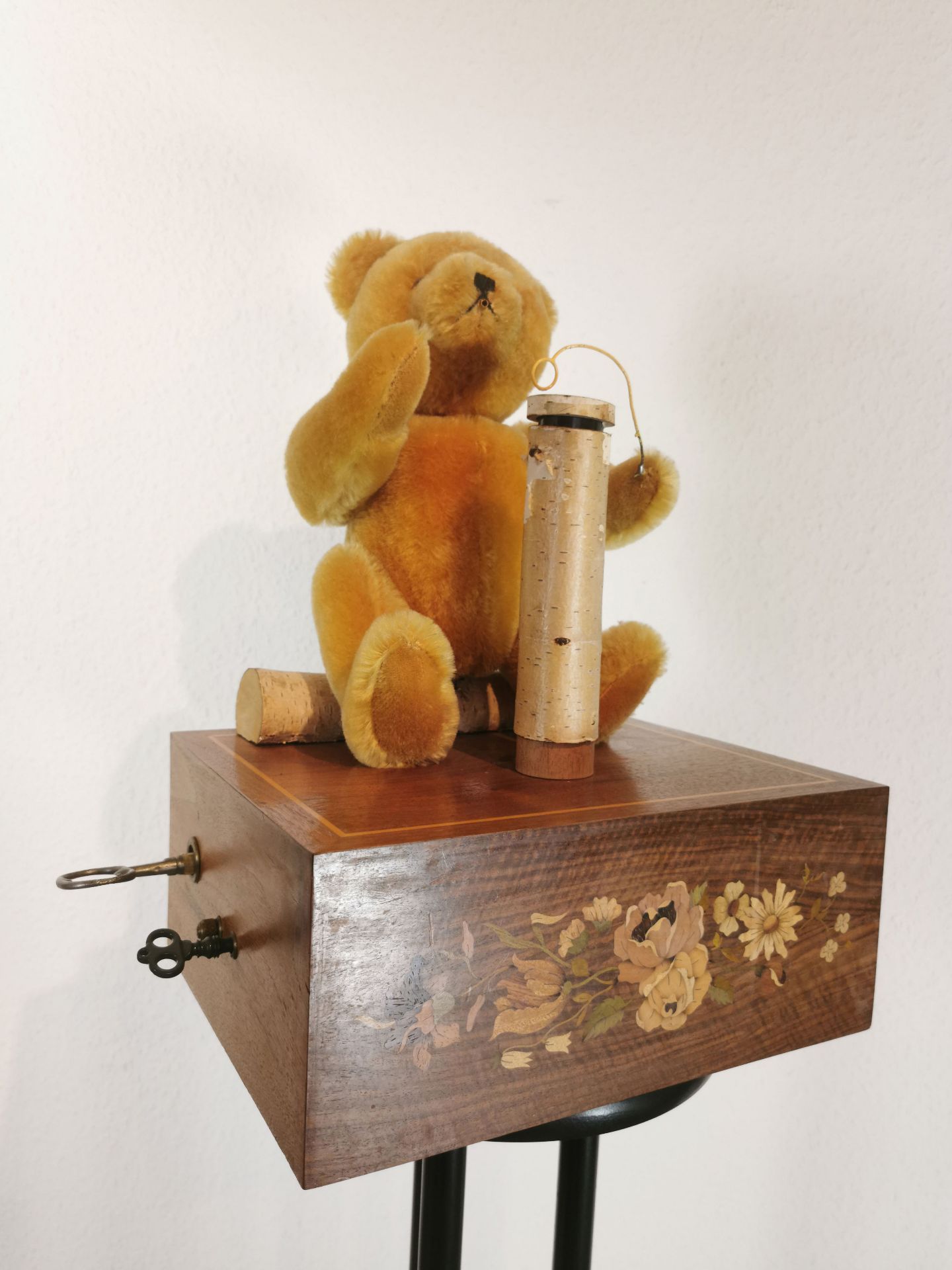 Bubble Blowing Teddy Bear Automaton Made by Werner Tschudin  - Bild 3 aus 6