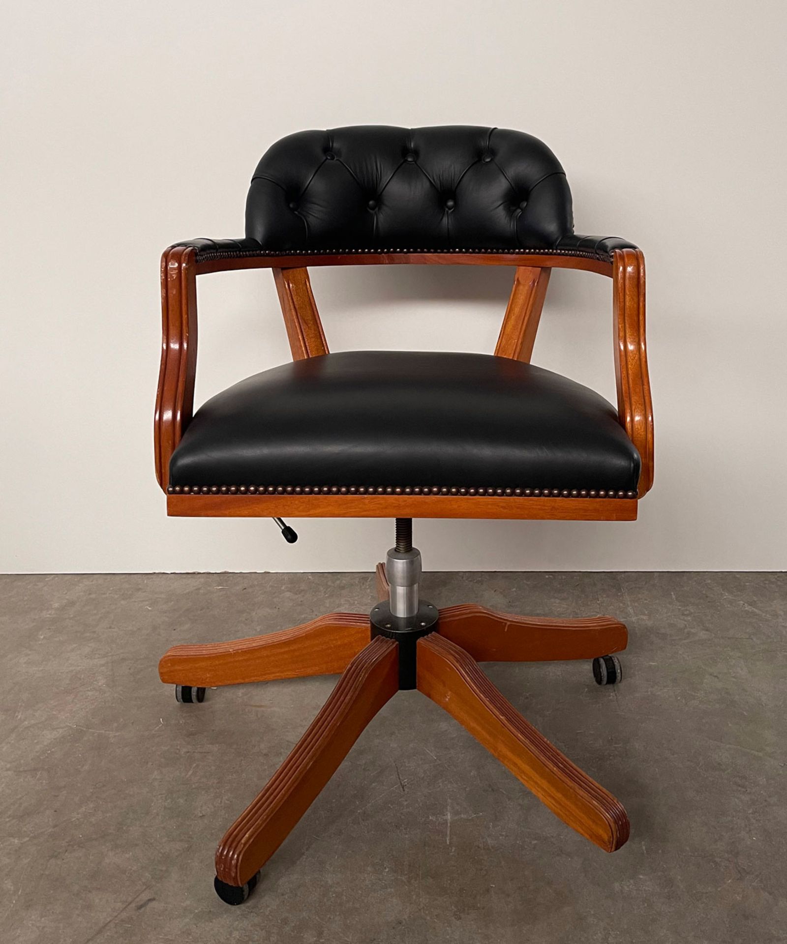 Chesterfield Style Office Chair Black Leather and Wood - Bild 9 aus 9