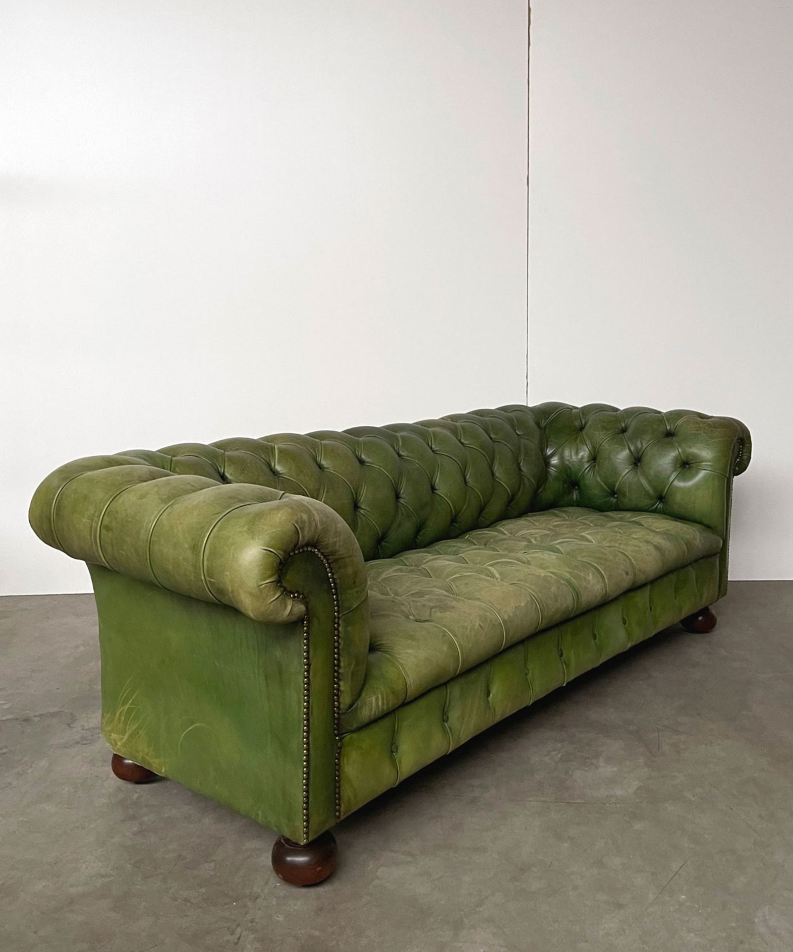 Green Leather Chesterfield Sofa - Bild 2 aus 10