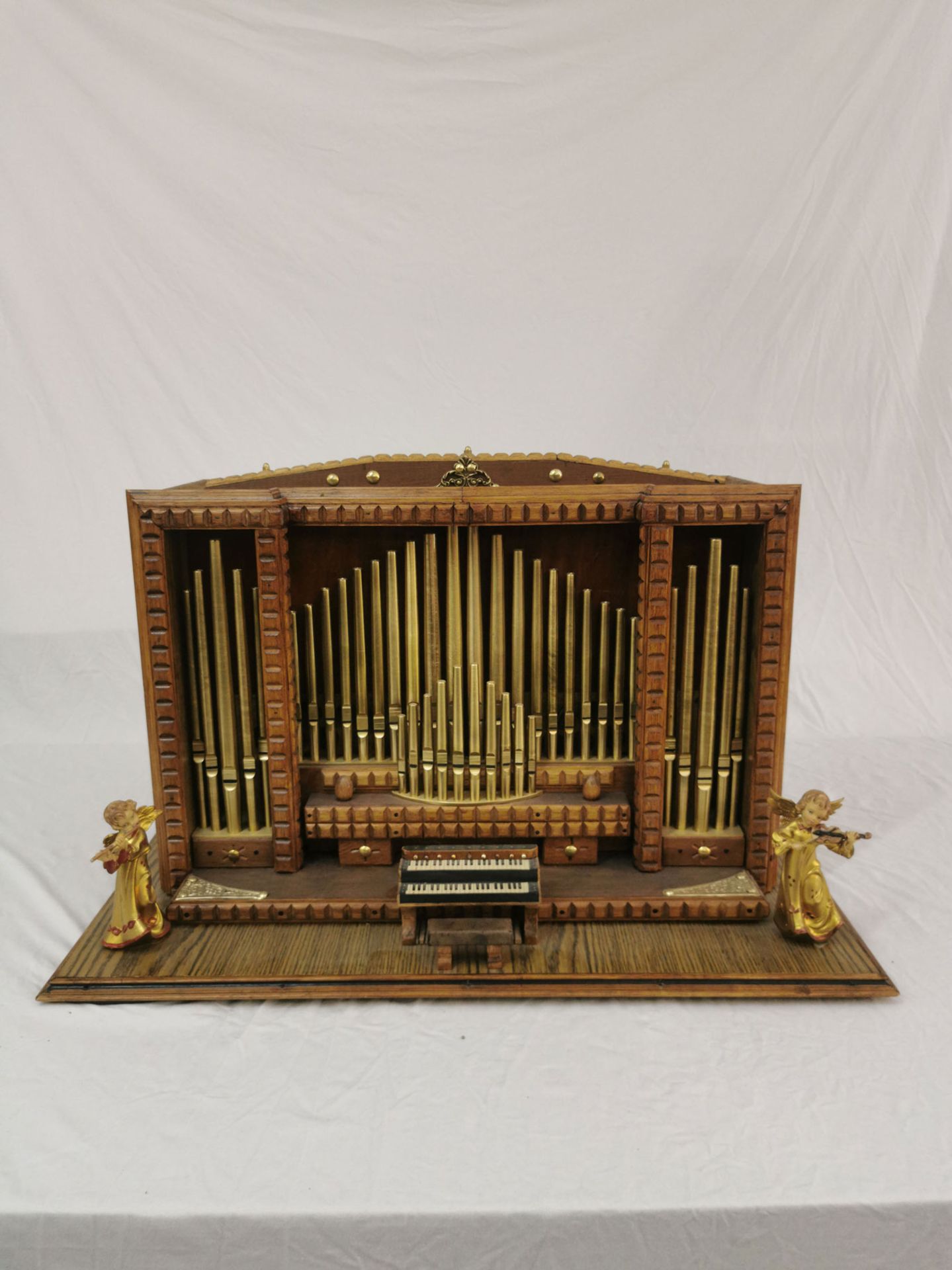 Pipe Organ Scale Model with Sabr RCR 740 Radio
