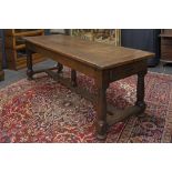 good 18th Cent. farmers' table in oak with a nice patina and with two drawers || Goede achttiende