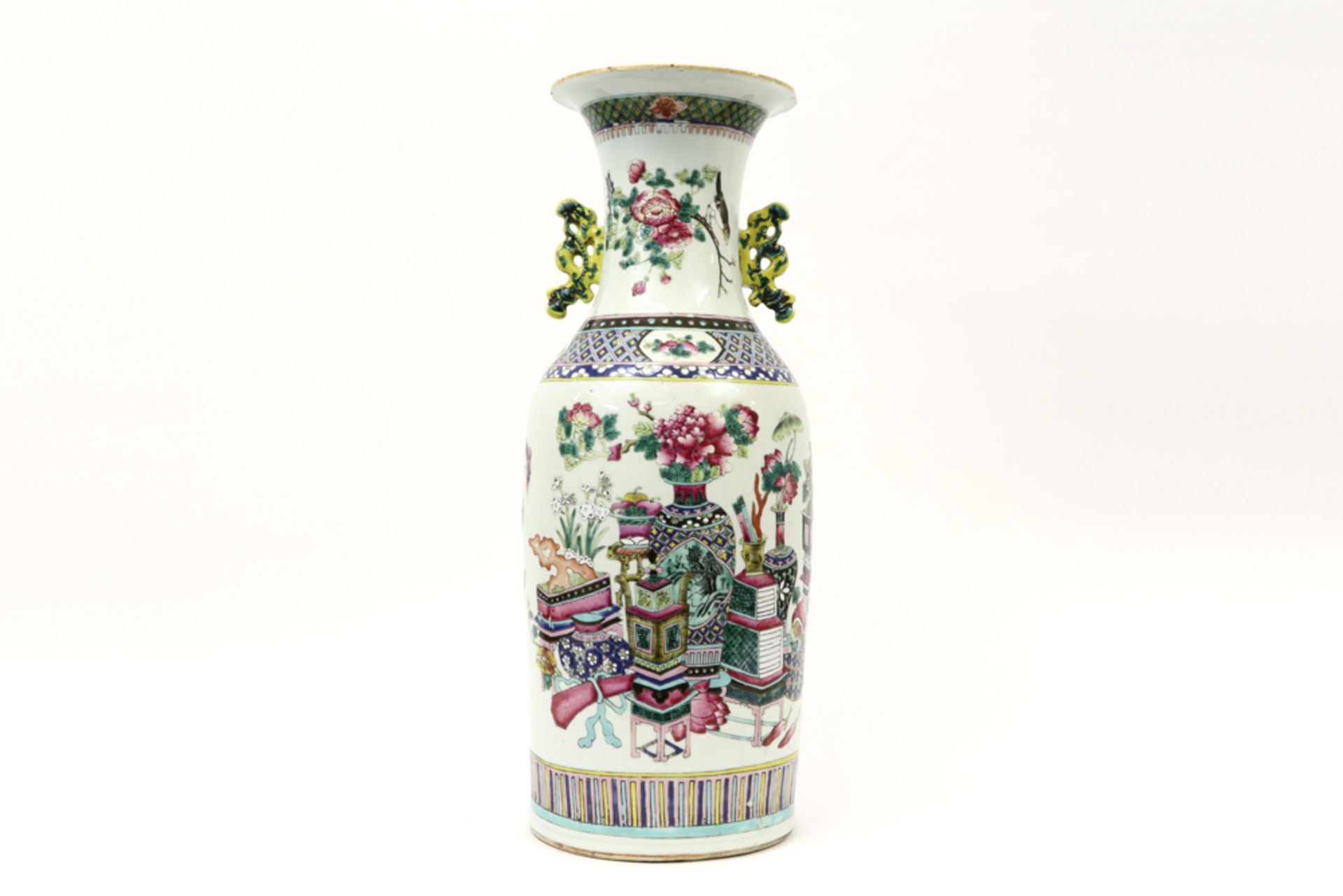antique Chinese vase in porcelain with a 'Famille Rose' decor with stilllife || Antieke Chinese vaas - Image 2 of 4