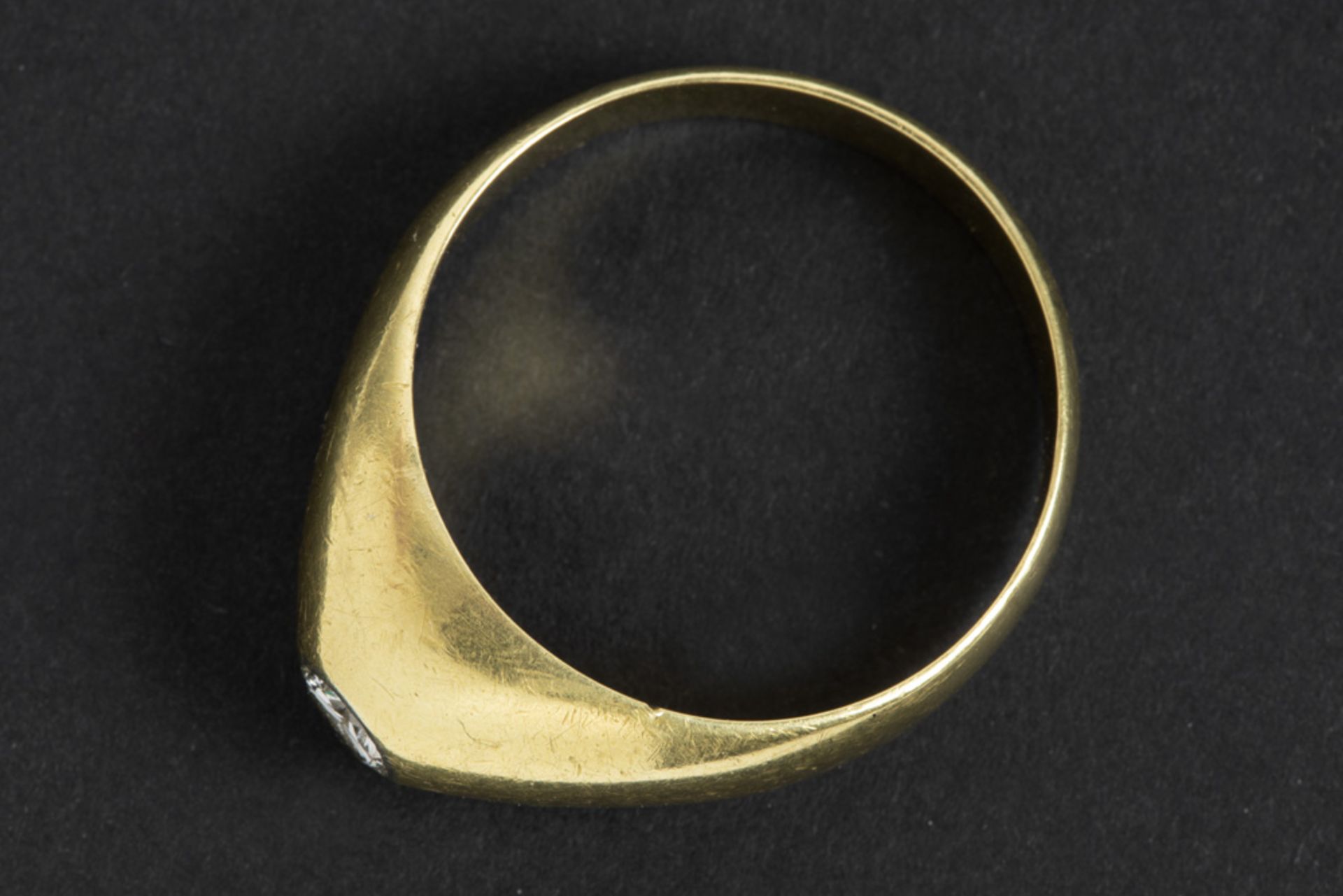 vintage ring in yellow gold (18 carat) with a ca 0,30 carat high quality brilliant cut diamond || - Bild 2 aus 2