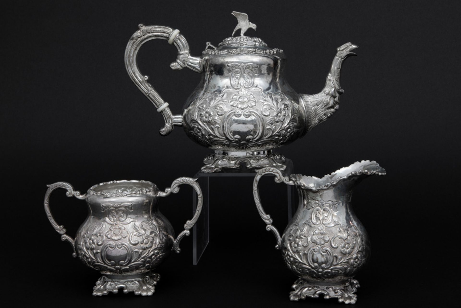 3pc Regency style teaset in marked silver || Driedelig theestel met Regency-vorm en -ornamentiek - Image 2 of 3