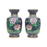 pair of Chinese cloisonné vintage vases || Paar Chinese vintage vazen in cloisonné met